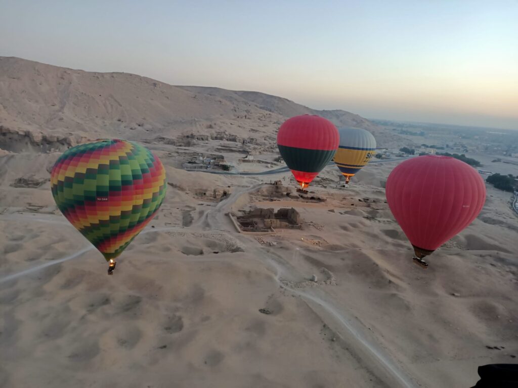 Ballonfahrt Luxor Ausflug auf Hatschepsut Tempel und Habu Tempel auf der Nekropole in Luxor